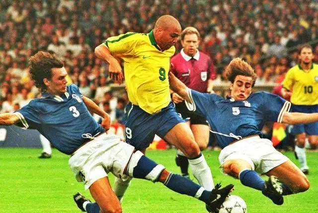 加林查与贝利携手夺冠,罗马里奥独领风骚,